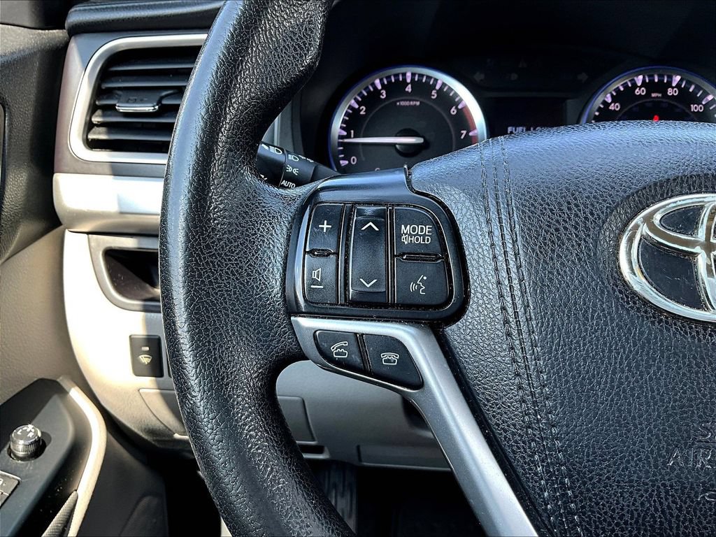 Used 2015 Toyota Highlander LE FWD image 14