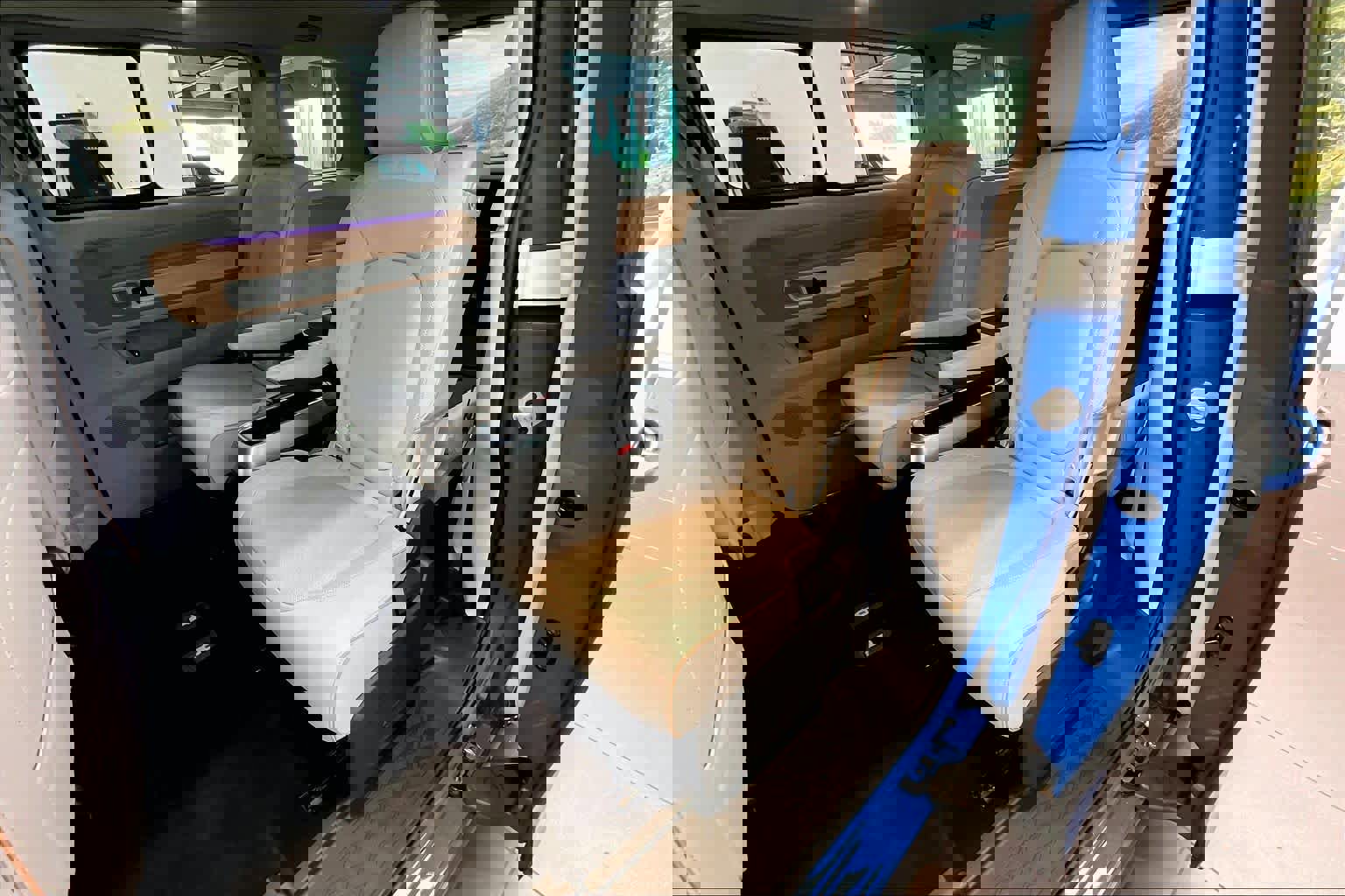 Used 2025 Volkswagen ID. Buzz 1st Edition image 21