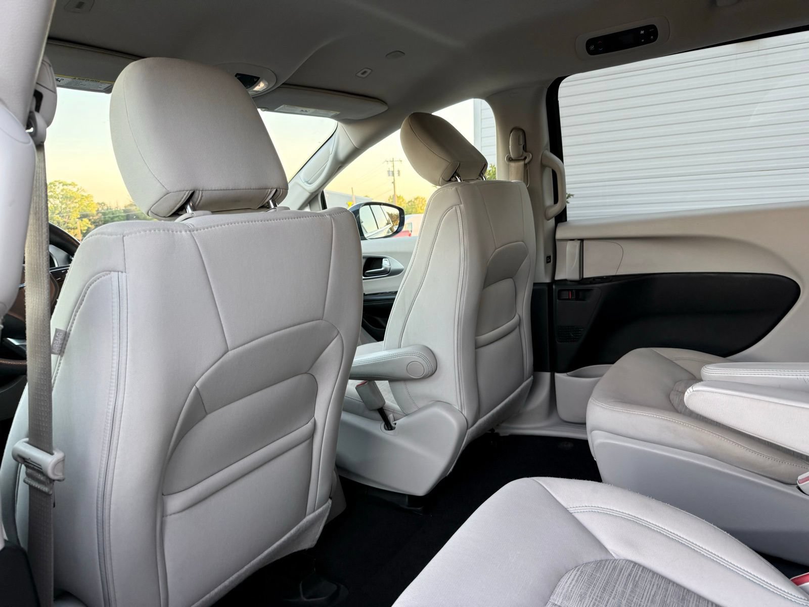 Used 2018 Chrysler Pacifica Touring Plus FWD image 20