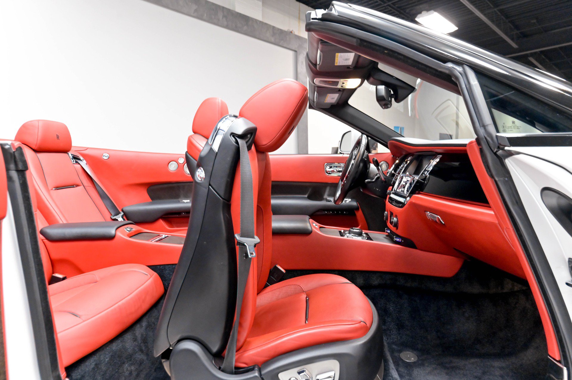 Used 2017 Rolls-Royce Dawn RWD image 35