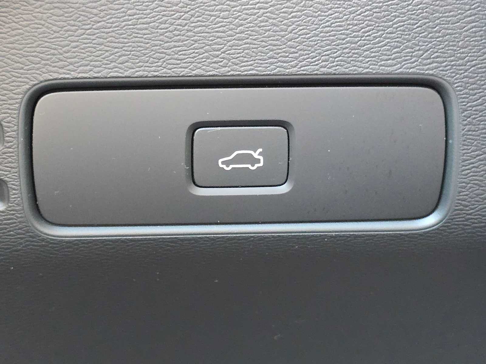 Certified 2023 Volvo C40 P8 Recharge Plus w/ Climate Package AWD/4WD image 32