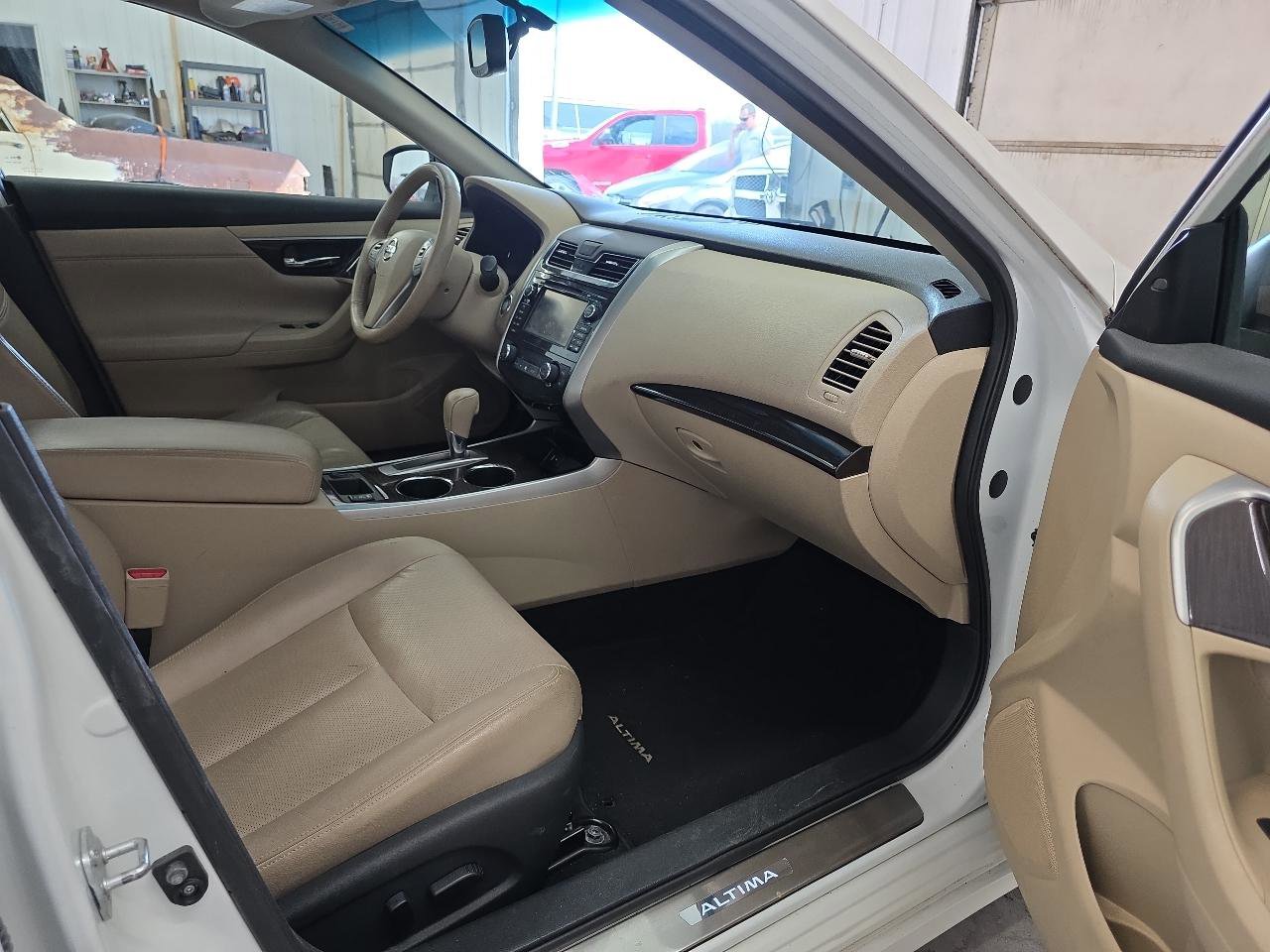 Used 2015 Nissan Altima 2.5 SL w/ Technology Package FWD image 40