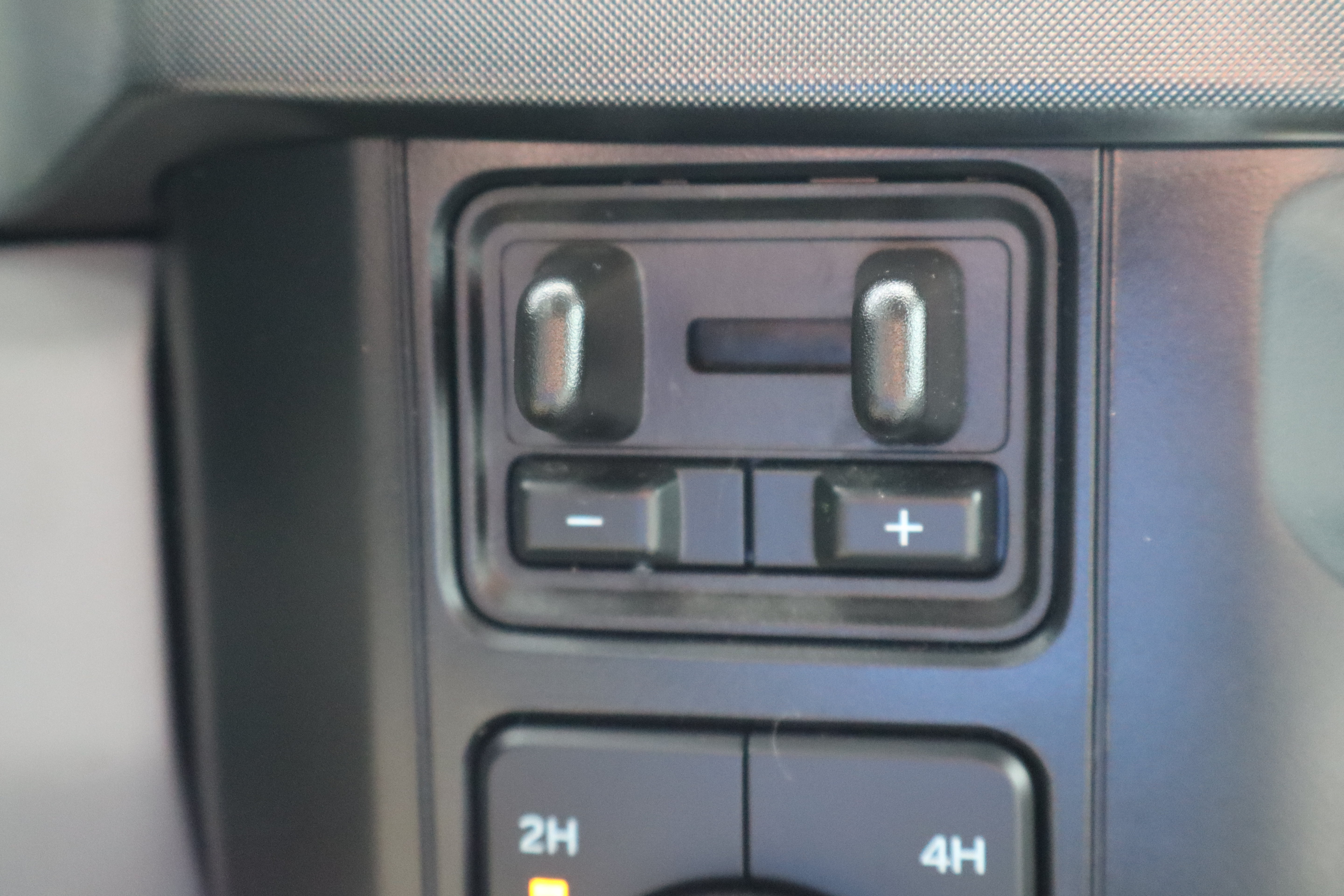 Used 2024 Ford F350 Limited w/ FX4 Off-Road Package AWD/4WD image 28