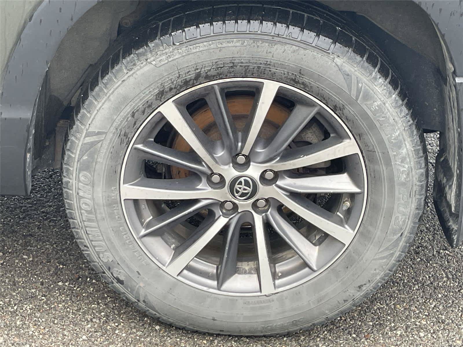 Used 2018 Toyota Highlander XLE AWD/4WD image 9