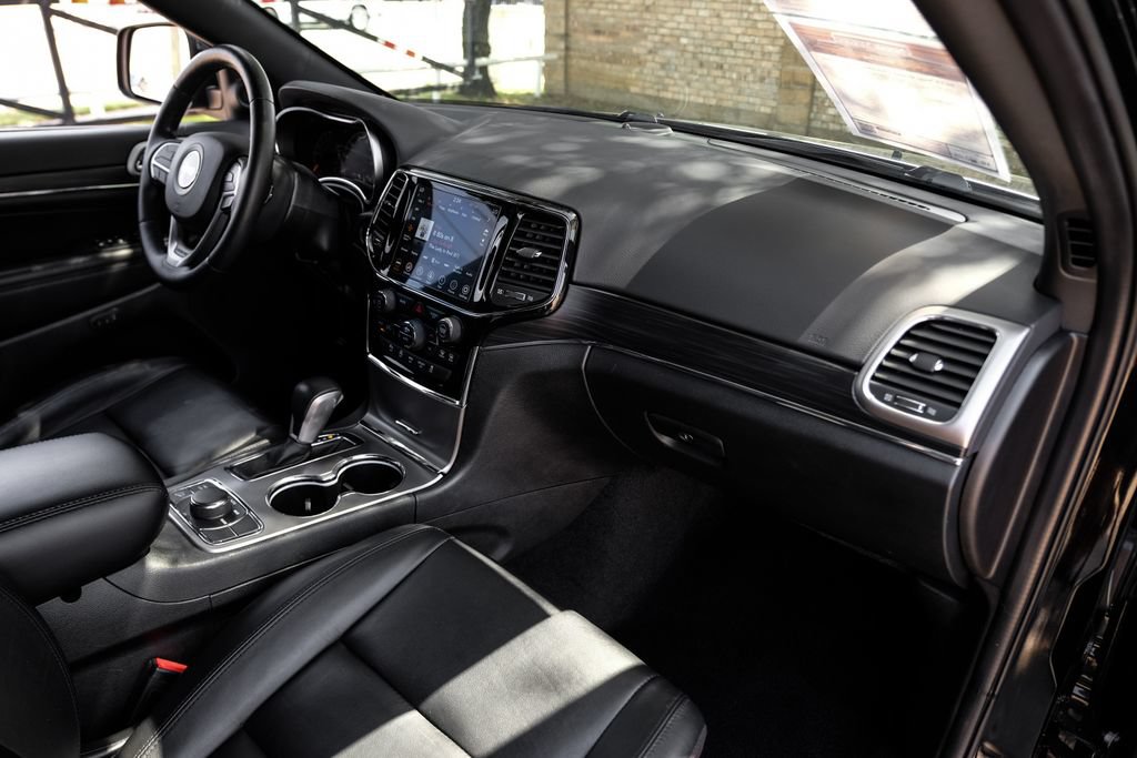Used 2022 Jeep Grand Cherokee Limited w/ Tech Group AWD/4WD image 24