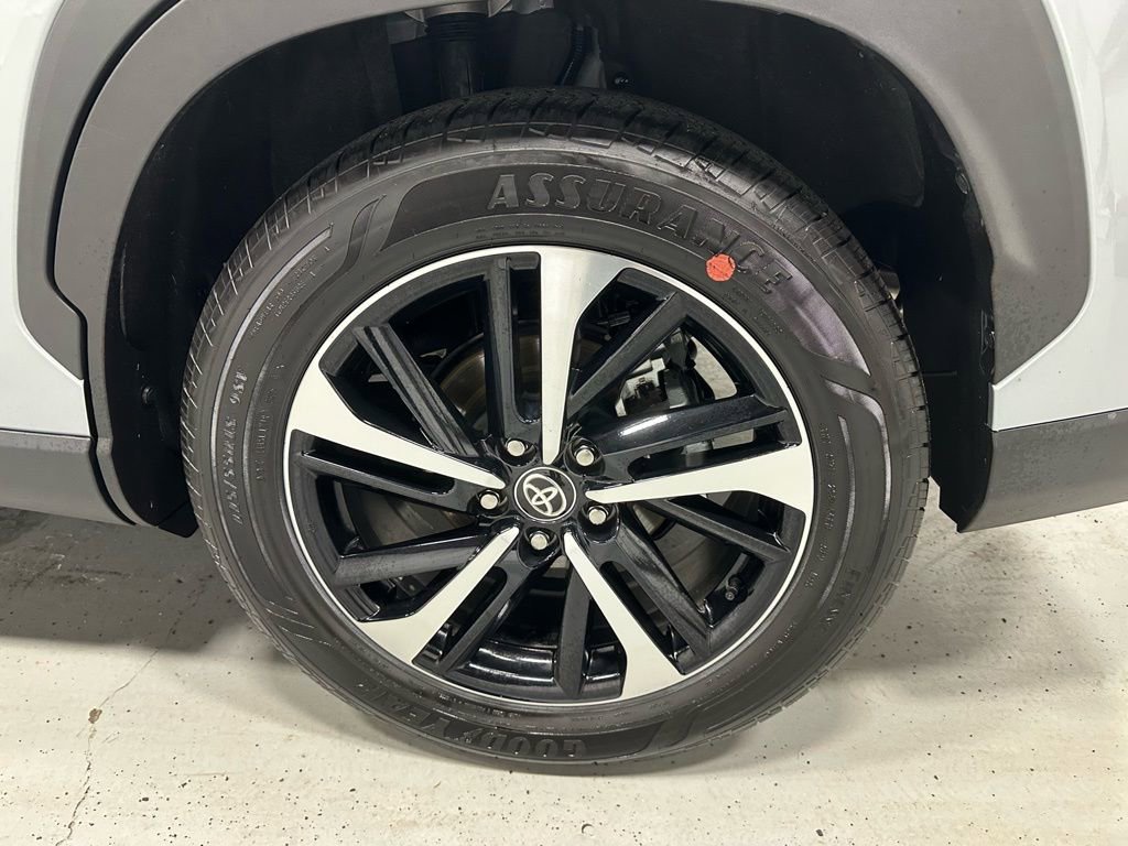 Used 2025 Toyota Corolla Cross XSE w/ Convenience Package image 64