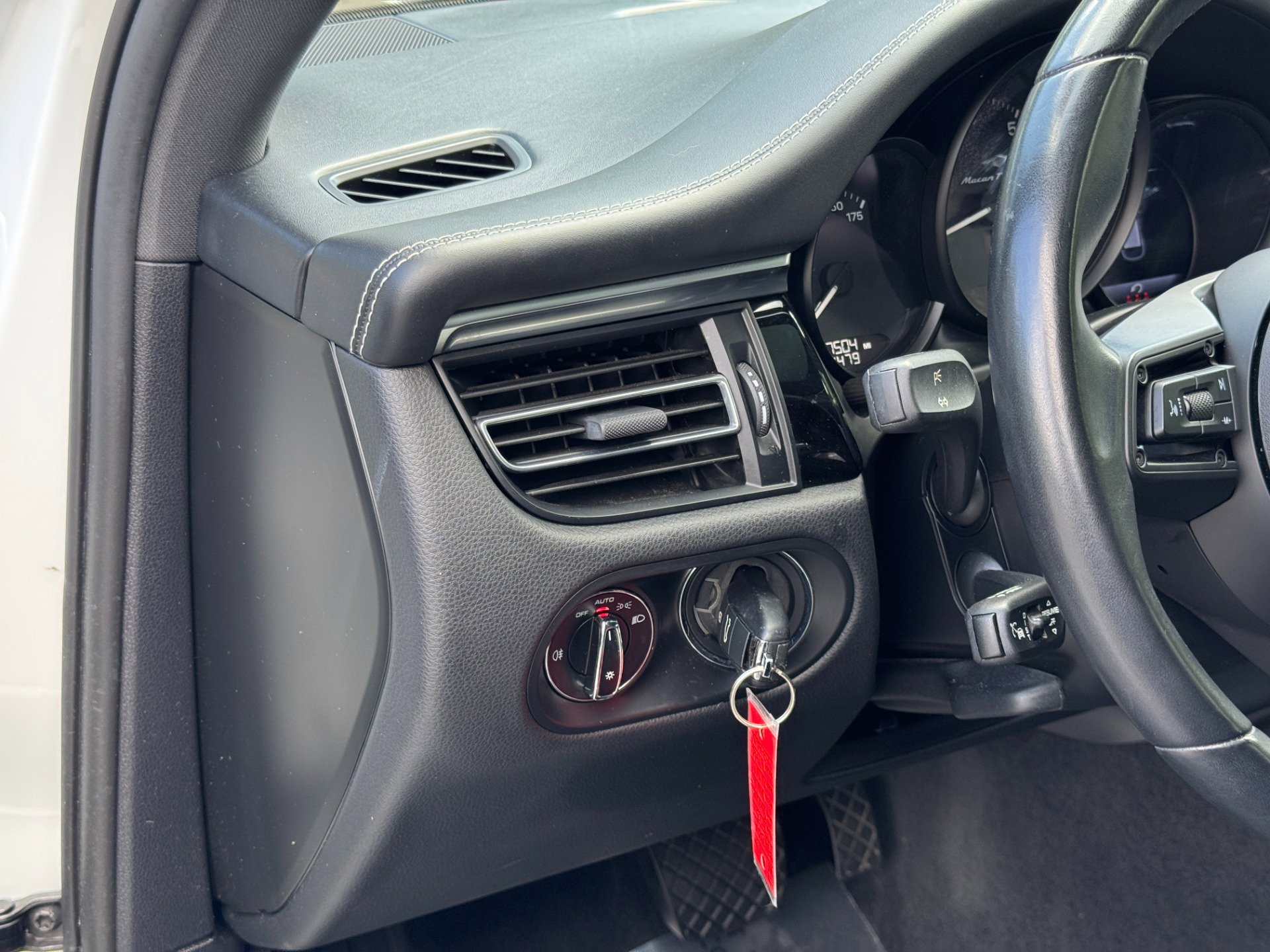 Used 2023 Porsche Macan image 28