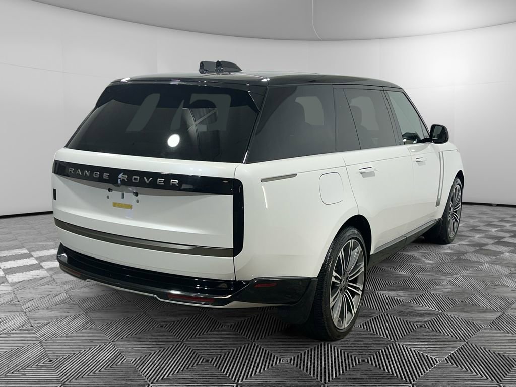 Used 2025 Land Rover Range Rover Long Wheelbase SE AWD/4WD image 5