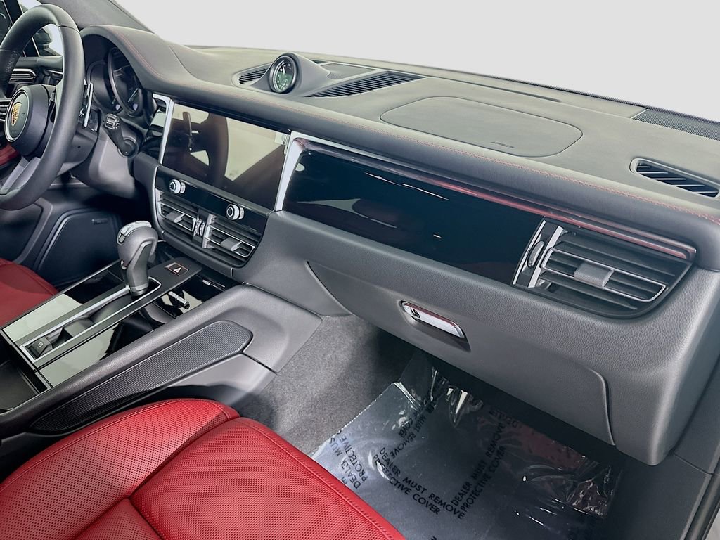 Certified 2026 Porsche Macan image 31