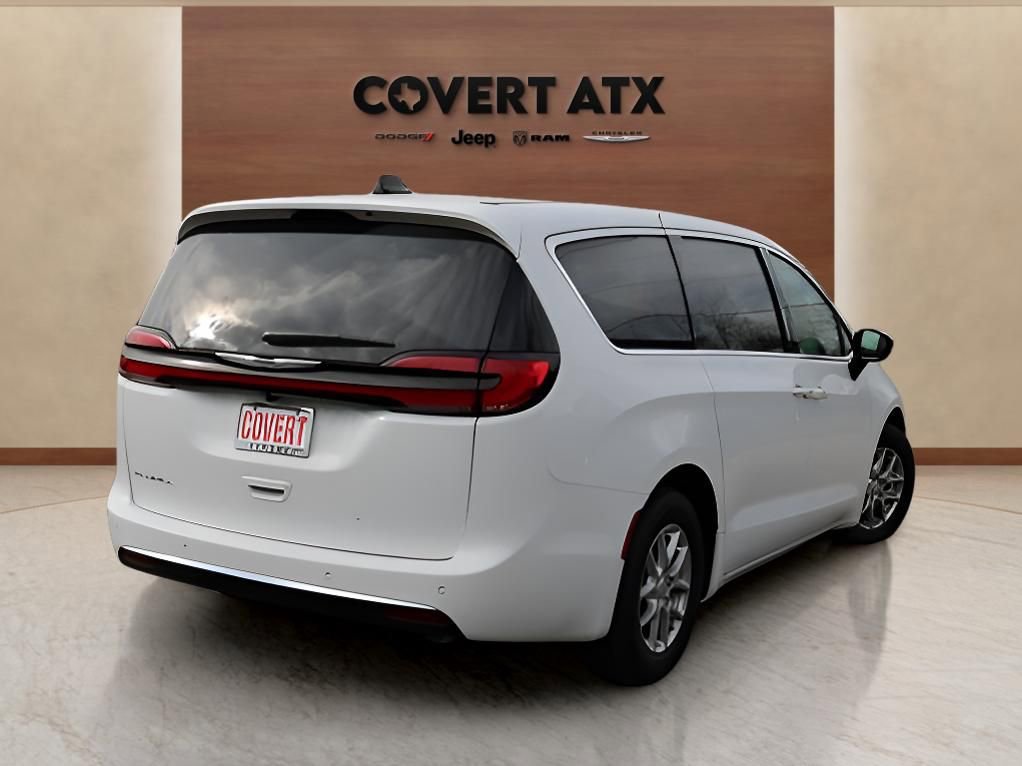 New 2026 Chrysler Pacifica Select image 5