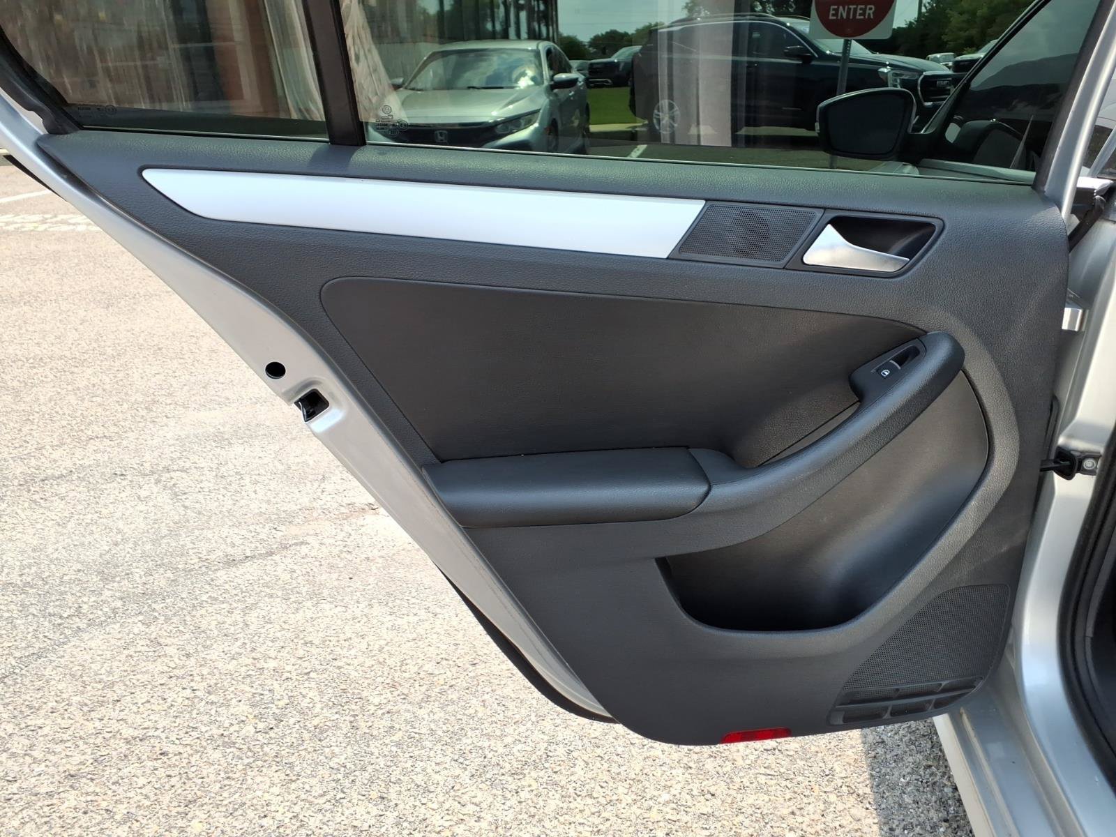 Used 2014 Volkswagen Jetta SE FWD image 21