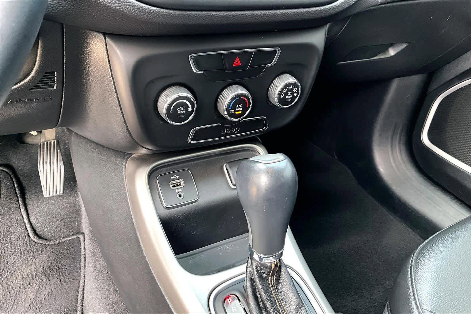 Used 2018 Jeep Compass Latitude FWD image 33