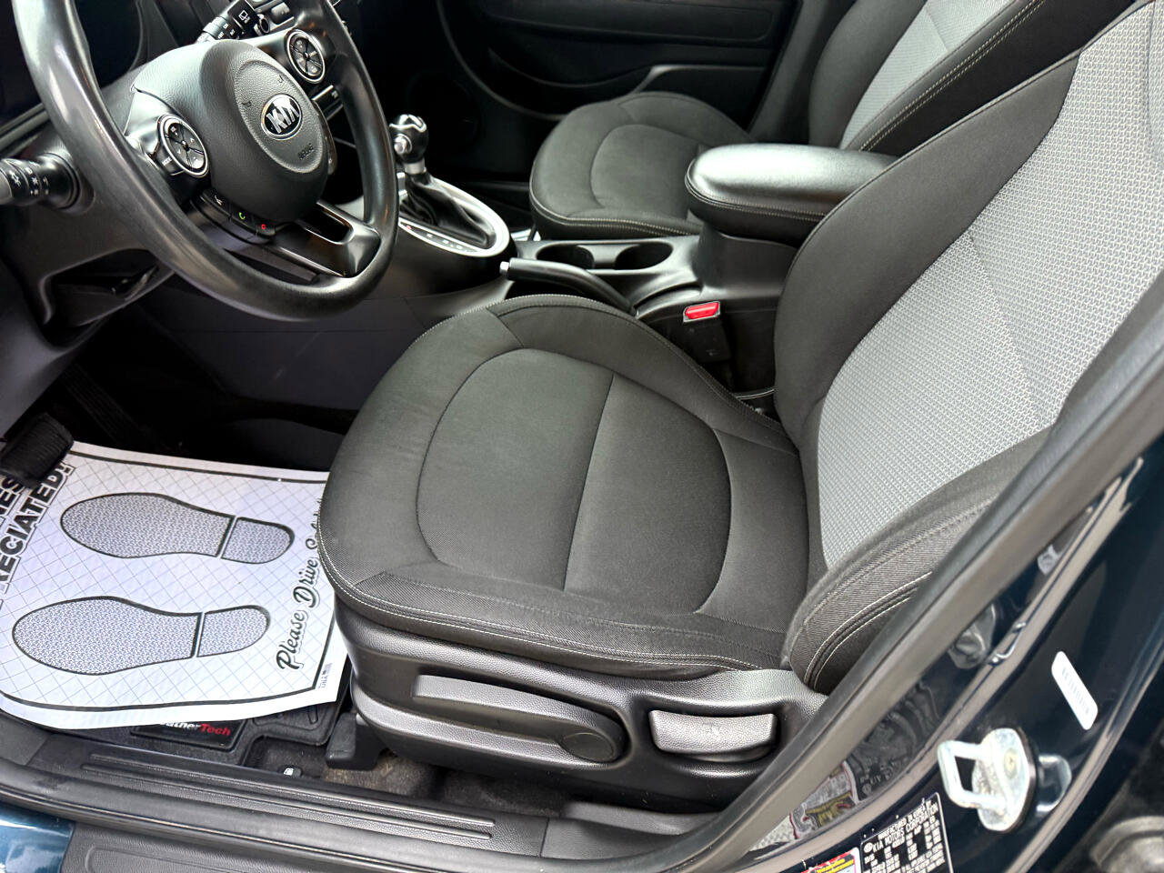 Used 2017 Kia Soul + image 10