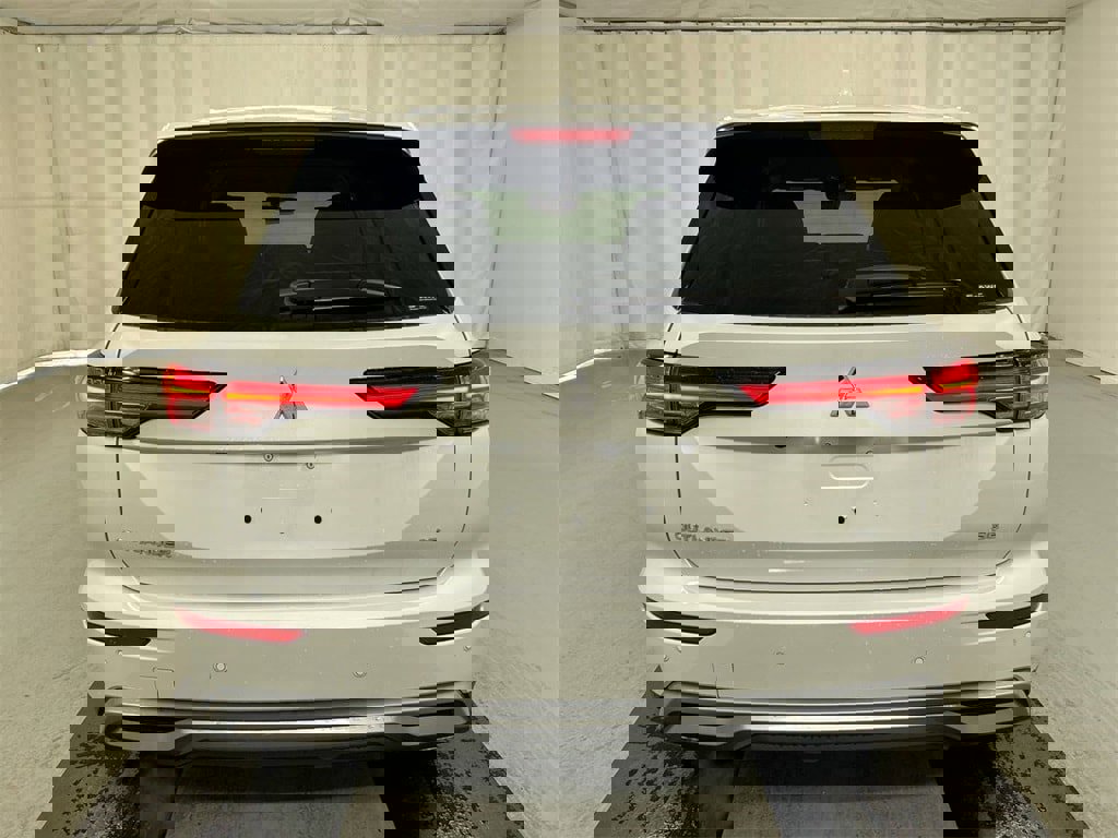 New 2025 Mitsubishi Outlander SE image 8