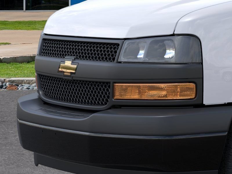 New 2025 Chevrolet Express 3500 Extended RWD image 13