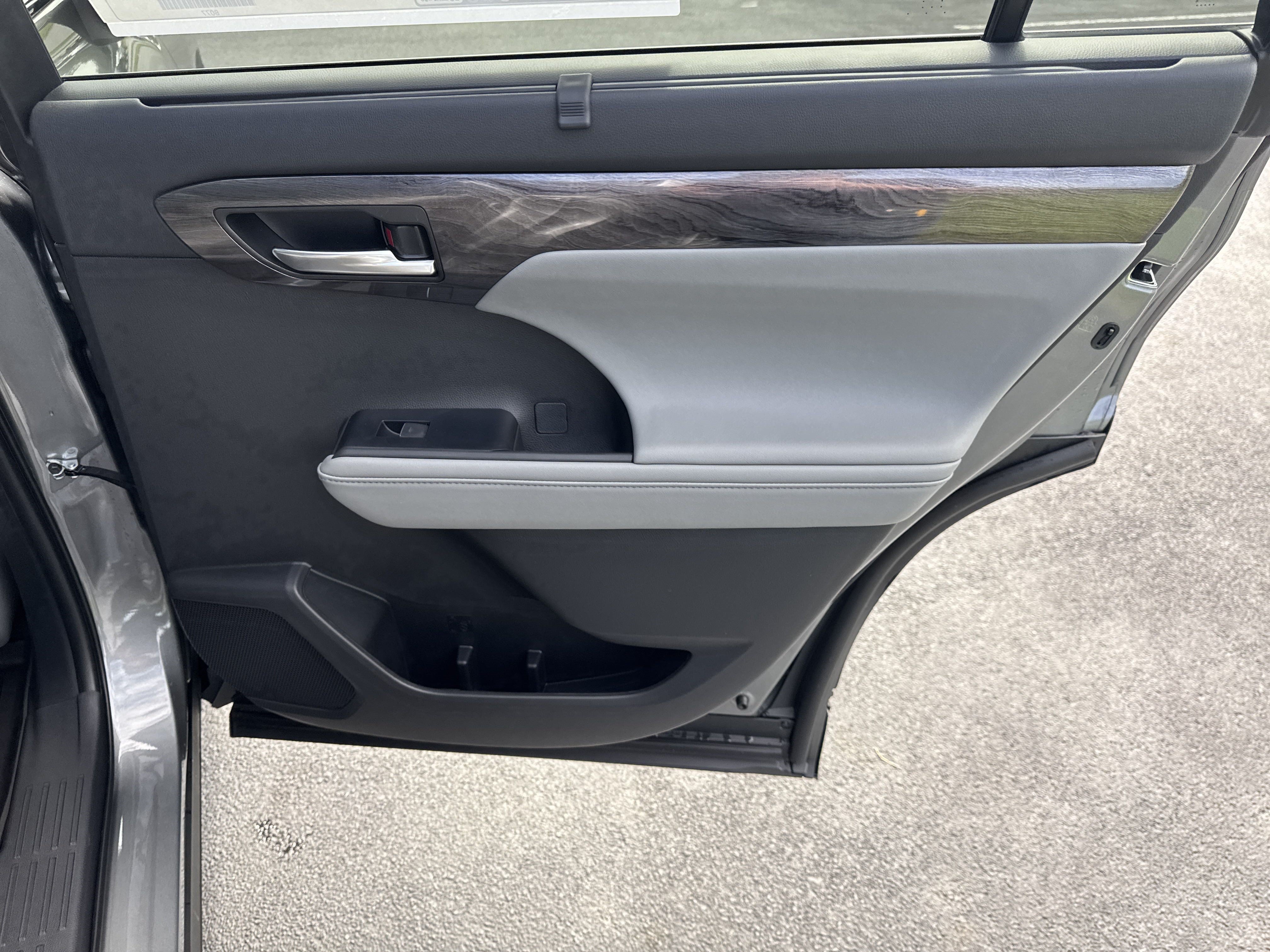 New 2025 Toyota Highlander Platinum AWD/4WD image 36