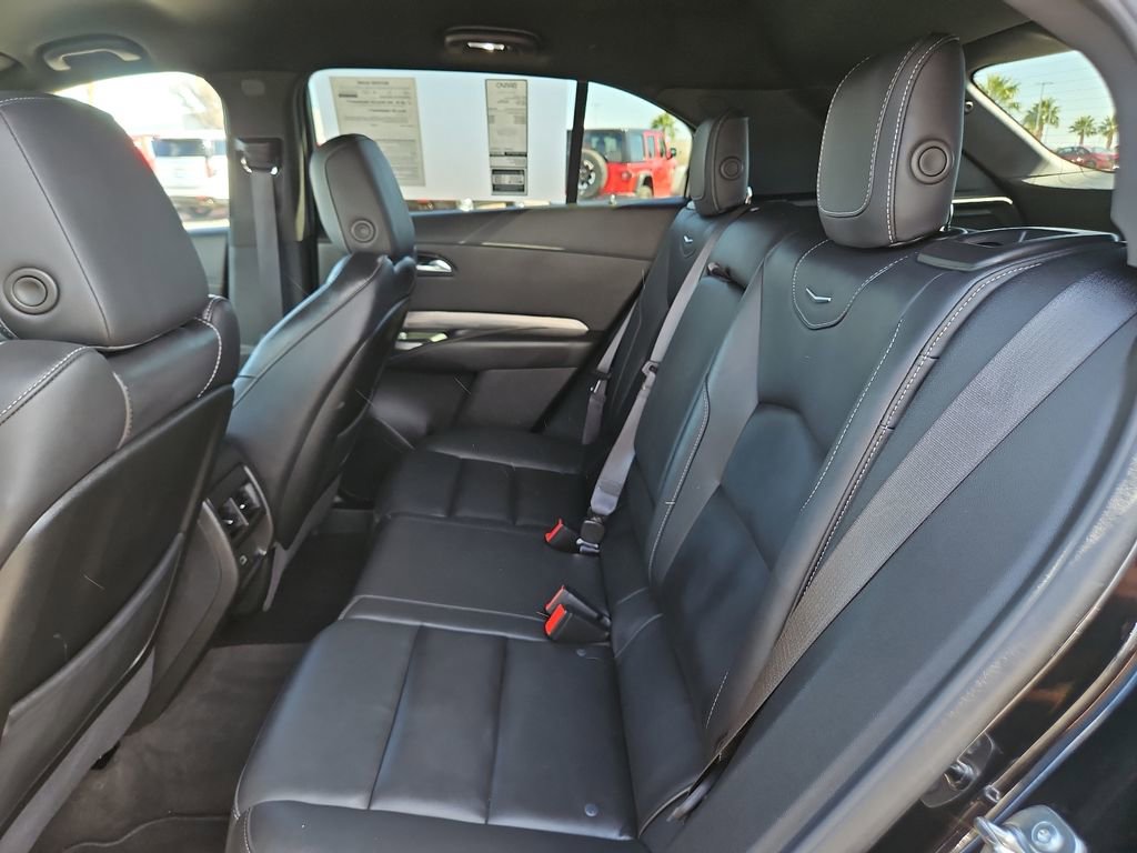 Used 2025 Cadillac XT4 Premium Luxury image 11