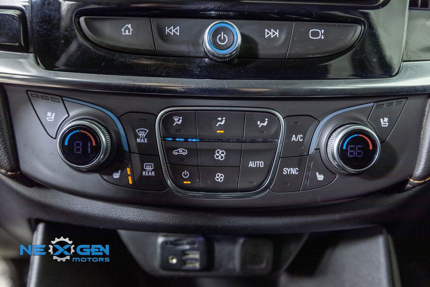 Used 2020 Chevrolet Traverse Premier w/ Redline Edition image 17