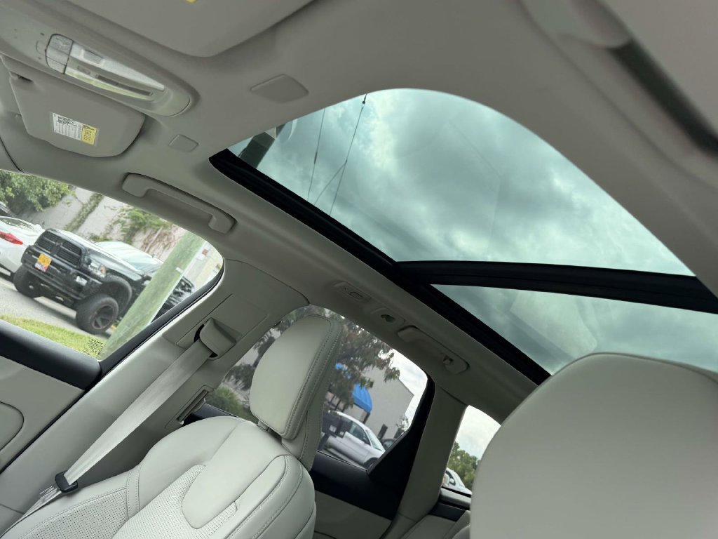 New 2026 Volvo XC60 B5 Ultra w/ Protection Package Premier AWD/4WD image 18