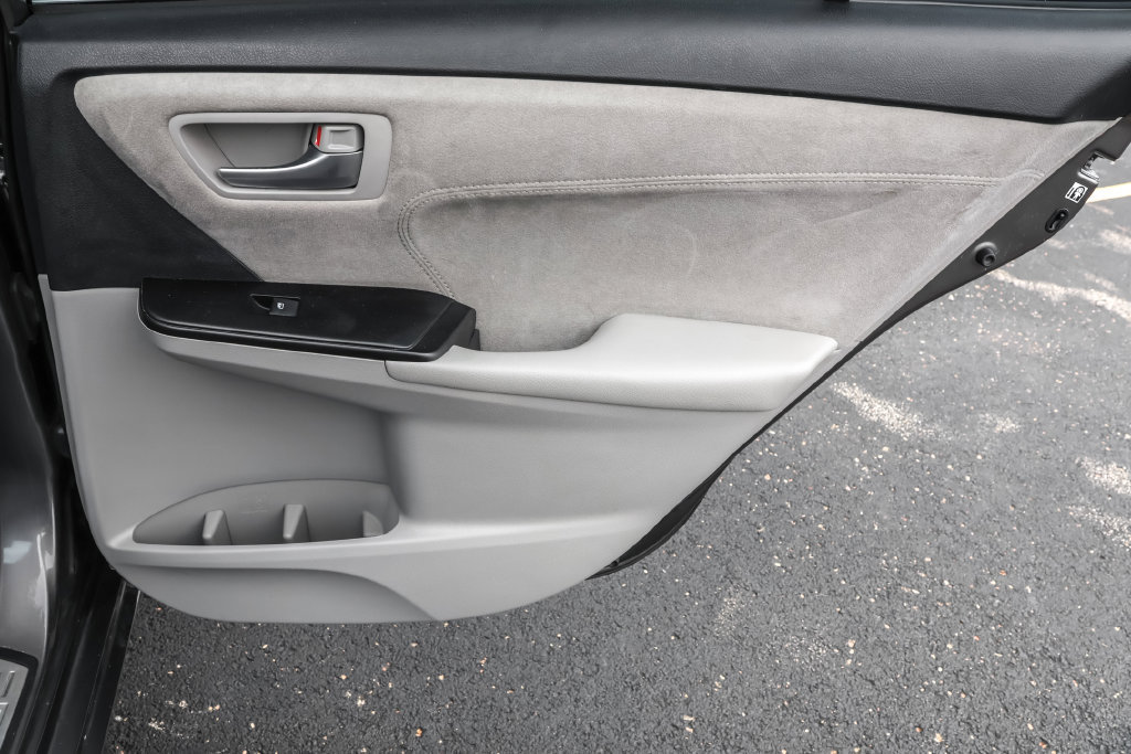 Used 2017 Toyota Camry XSE w/ Moonroof Package FWD image 32