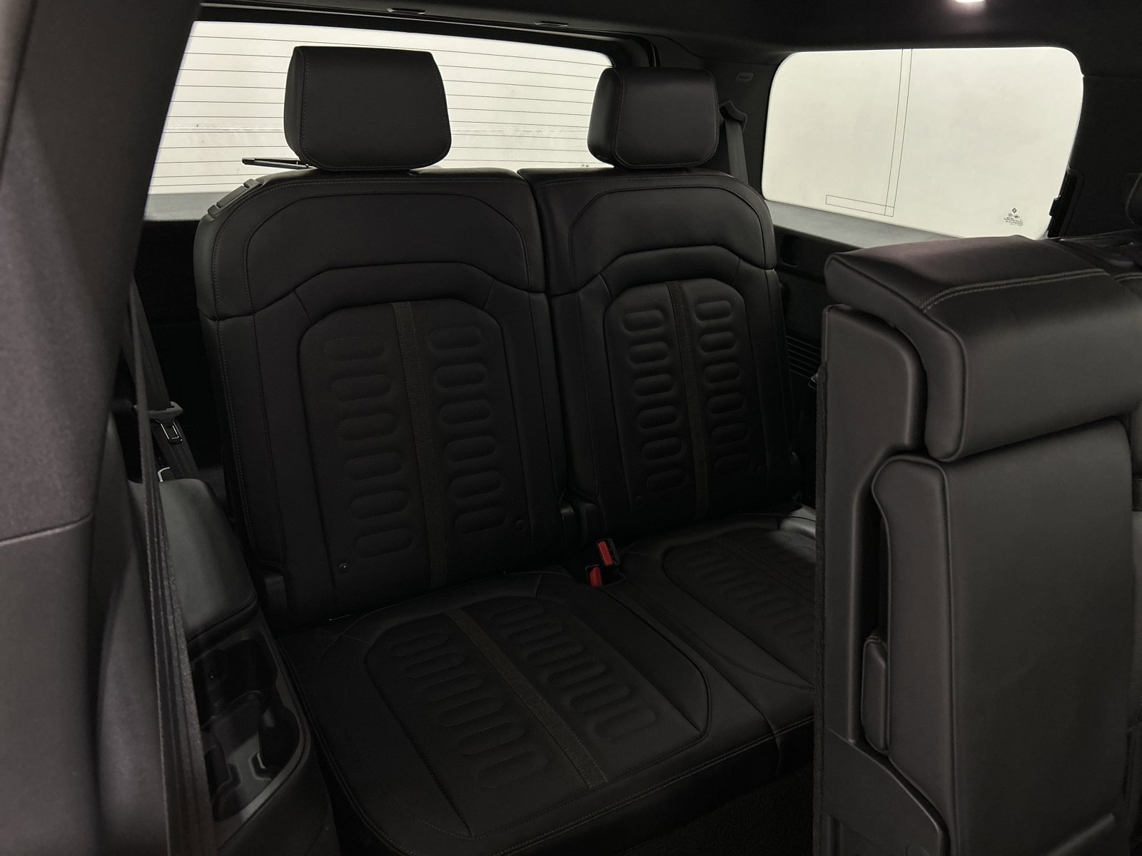 Used 2025 Rivian R1S Adventure image 25