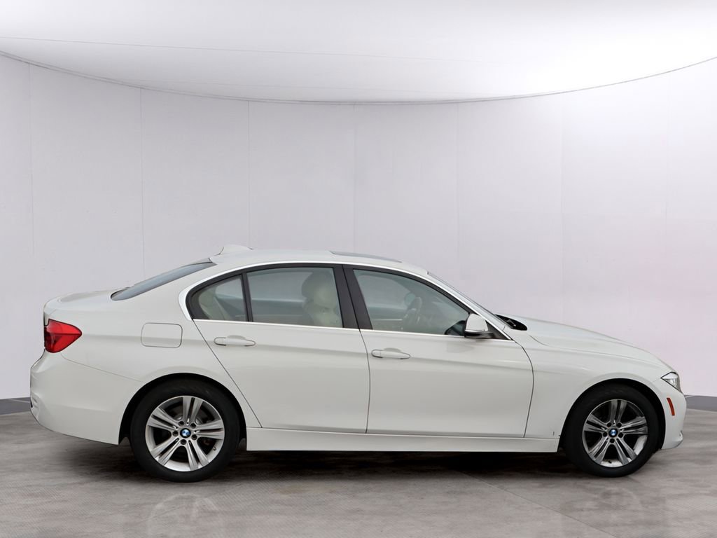 Used 2017 BMW 330i xDrive Sedan image 9