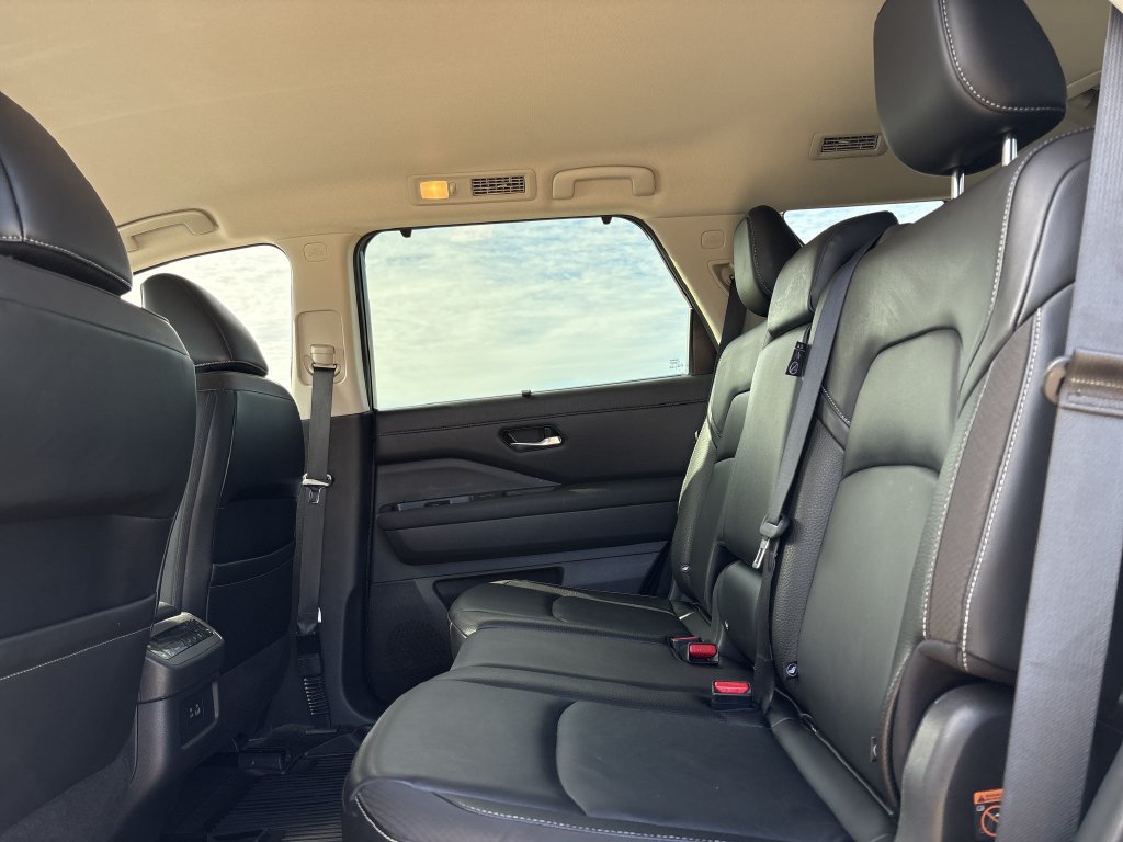 Used 2023 Nissan Pathfinder SL FWD image 24