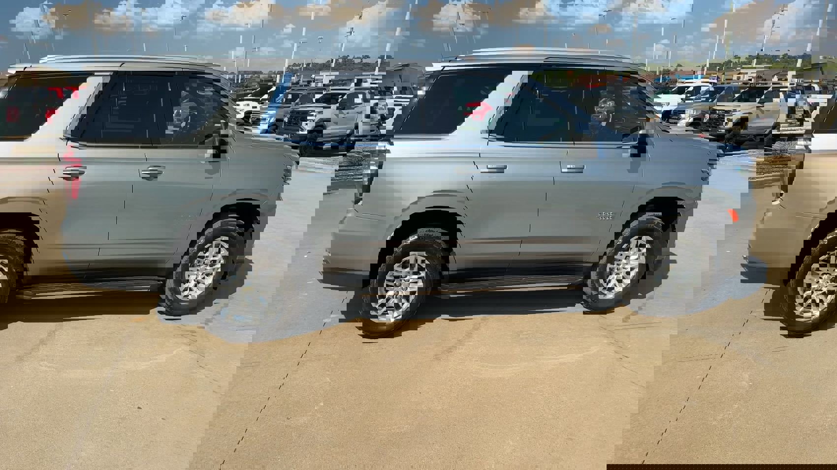 Used 2023 Chevrolet Tahoe LT image 2