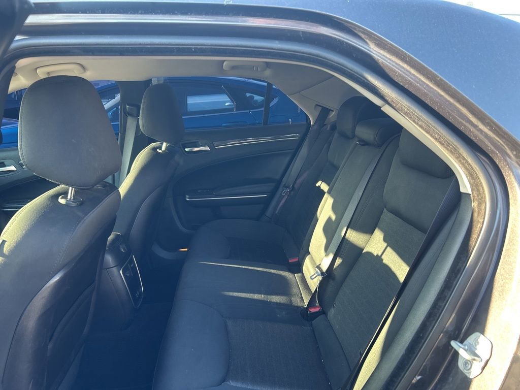 Used 2019 Chrysler 300 Touring w/ Sport Appearance Package image 10