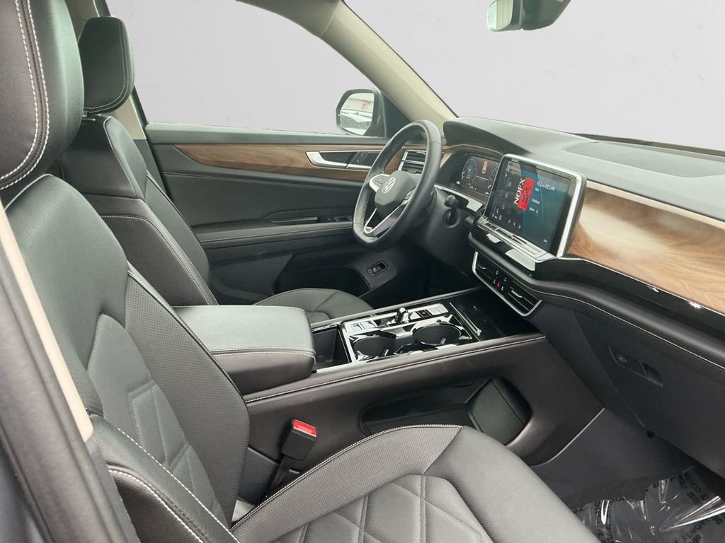 Used 2025 Volkswagen Atlas SE image 15