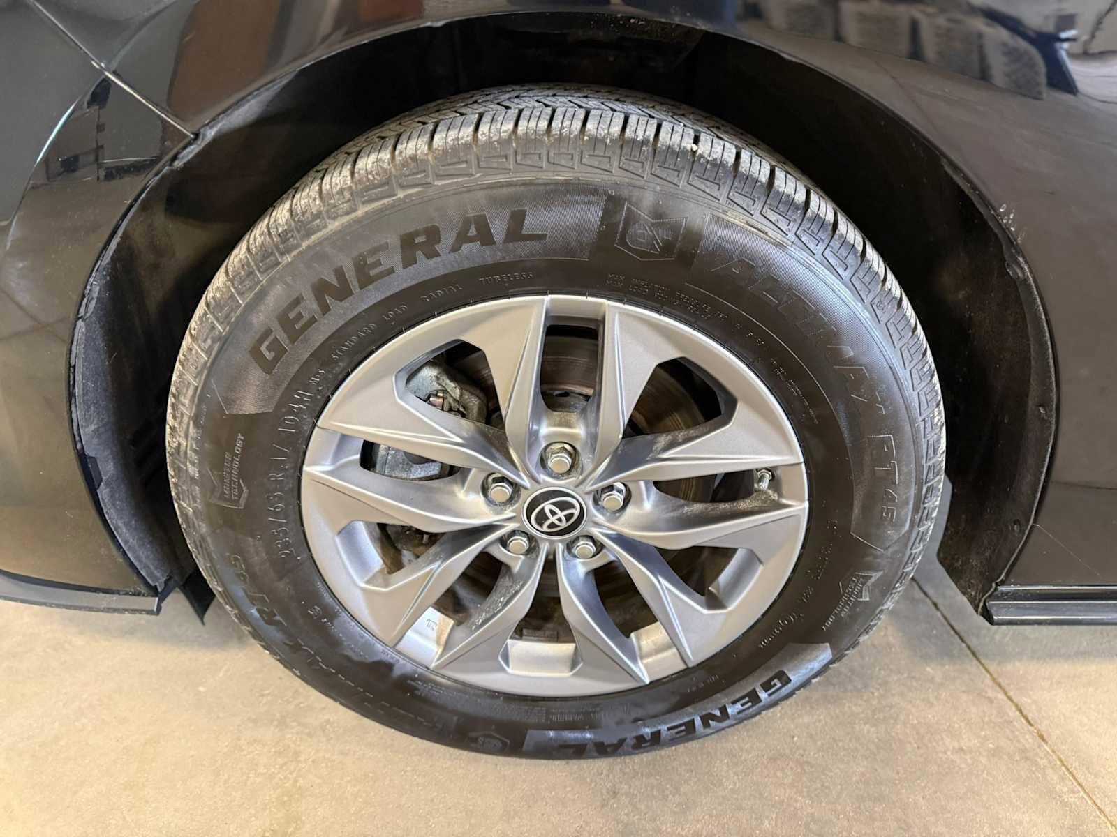 Certified 2023 Toyota Sienna XLE AWD/4WD image 12