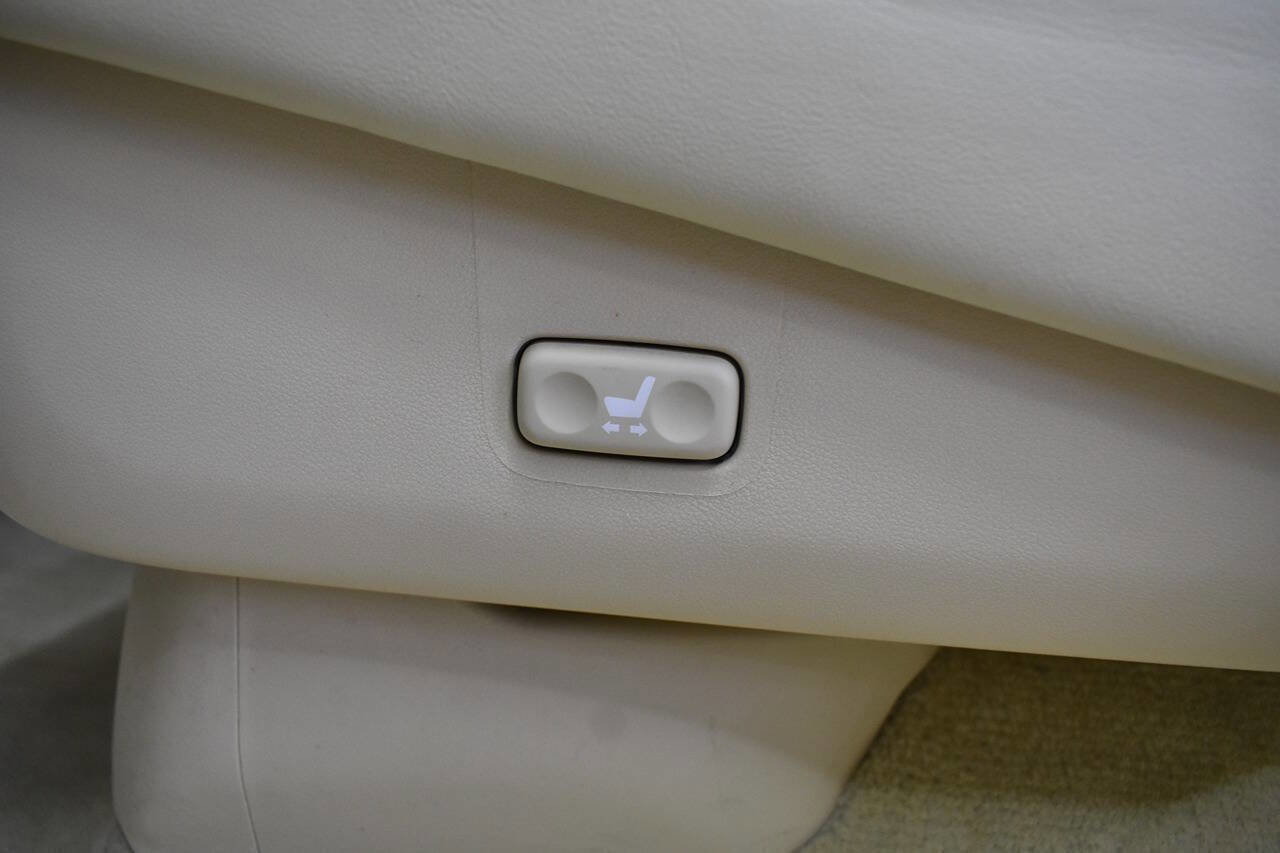 Used 2015 Lexus LX 570 4WD image 17