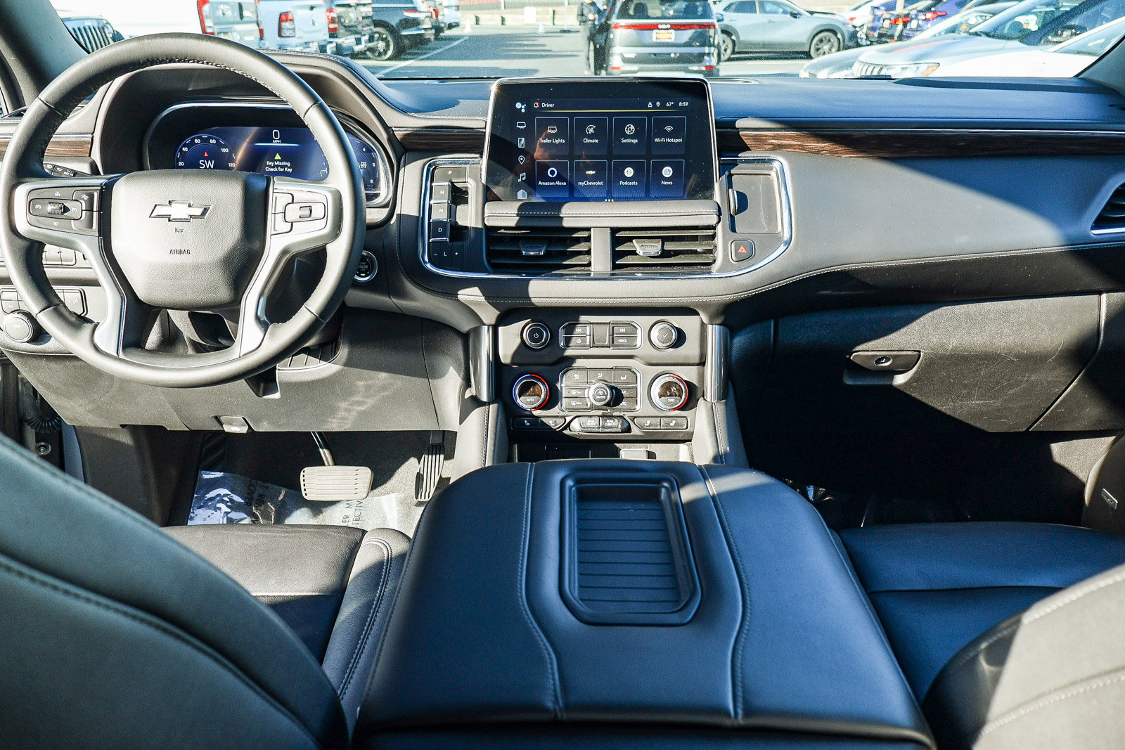 Used 2024 Chevrolet Suburban LT image 8