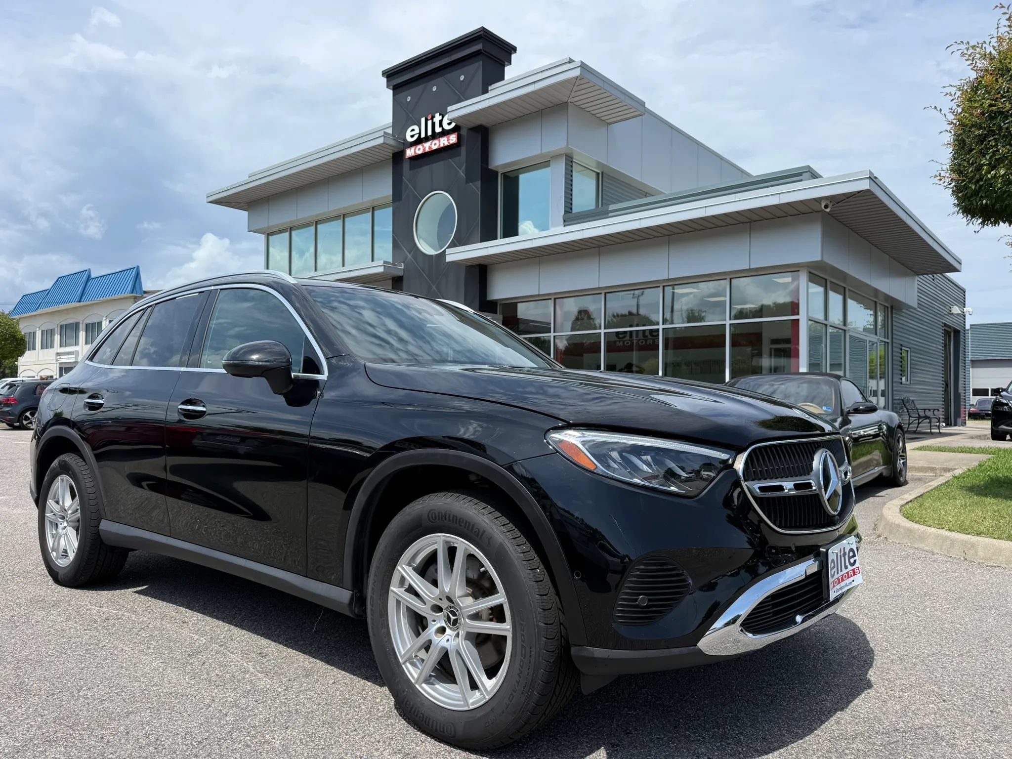Used 2023 Mercedes-Benz GLC 300 4MATIC image 1