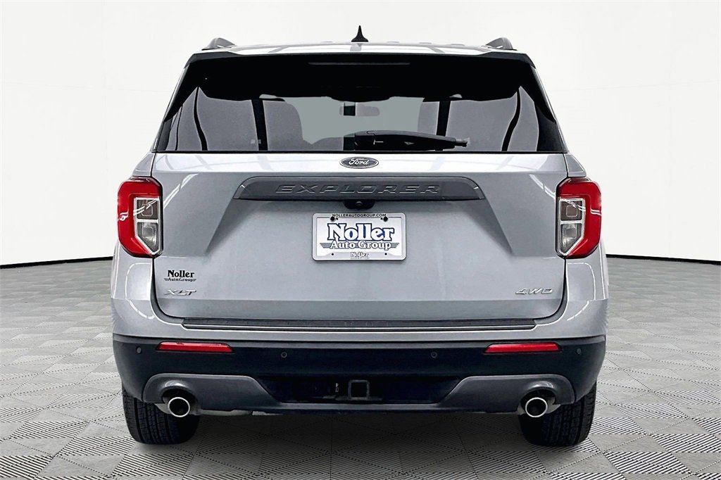 Used 2022 Ford Explorer XLT w/ Equipment Group 202A image 4