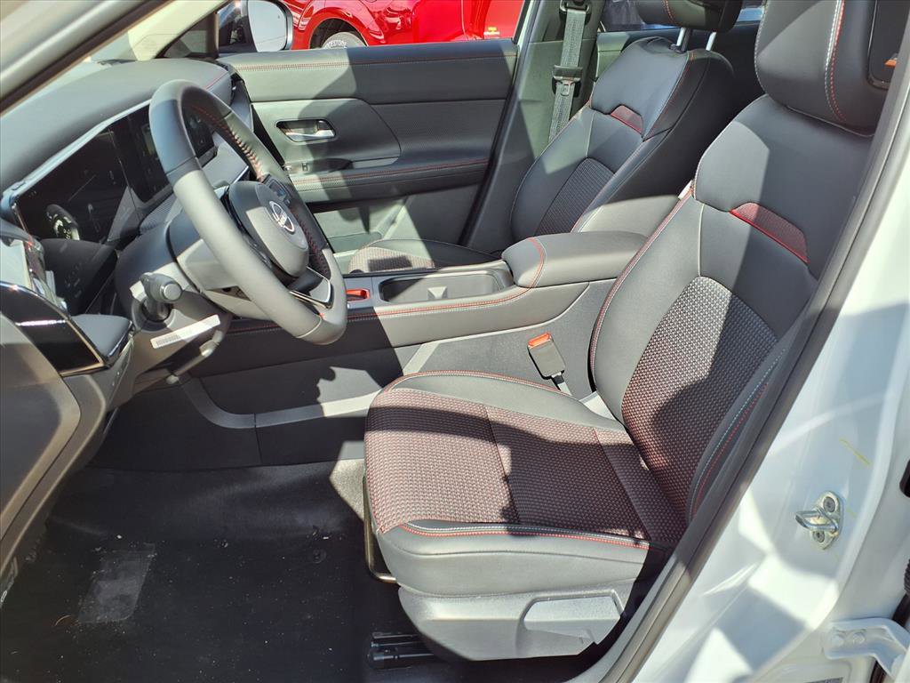 New 2026 Nissan Kicks SR image 4