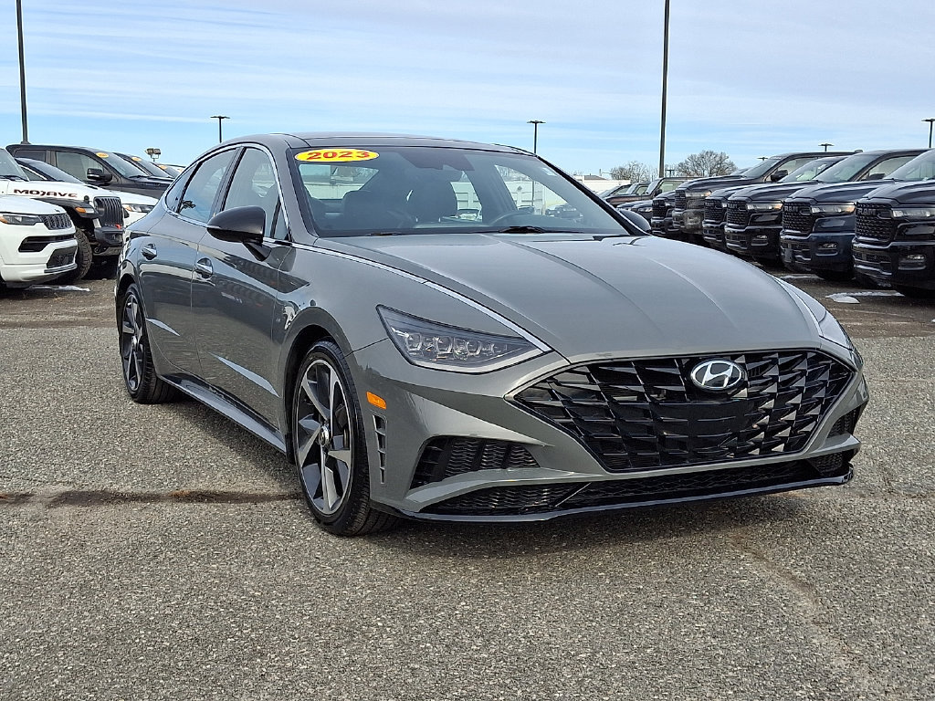 Used 2023 Hyundai Sonata SEL Plus FWD image 2