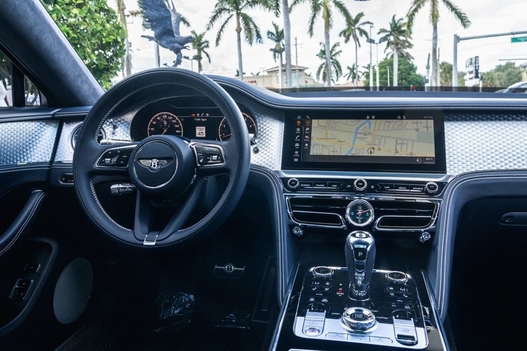 Used 2023 Bentley Flying Spur Azure image 20