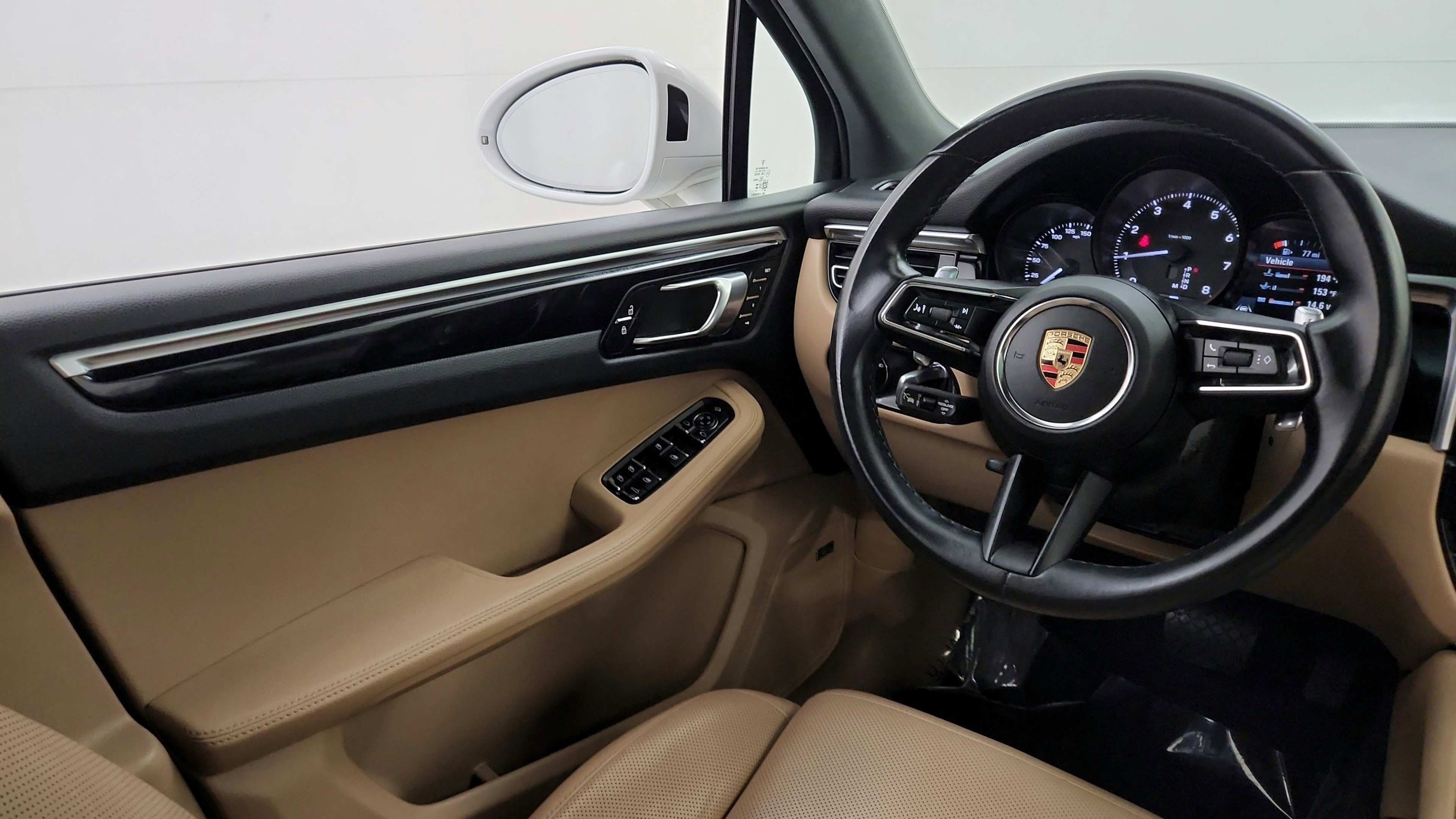 Used 2024 Porsche Macan AWD/4WD image 22
