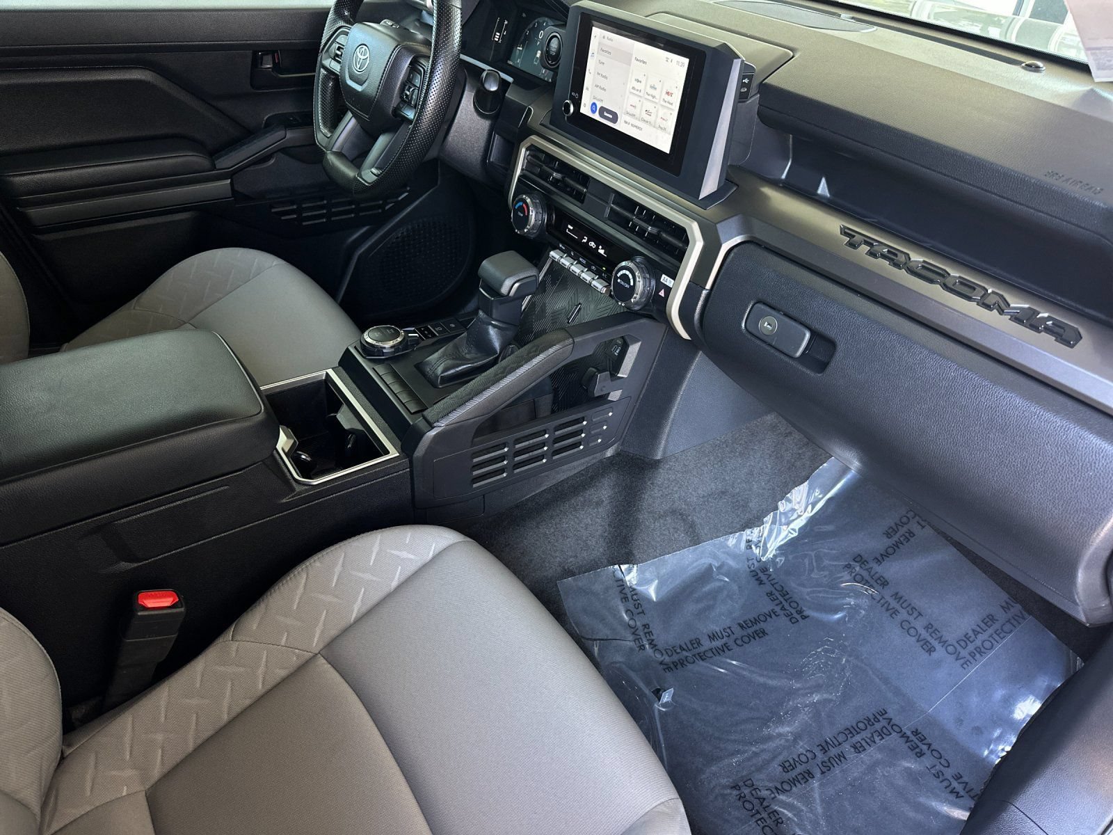 Used 2025 Toyota Tacoma SR5 AWD/4WD image 14