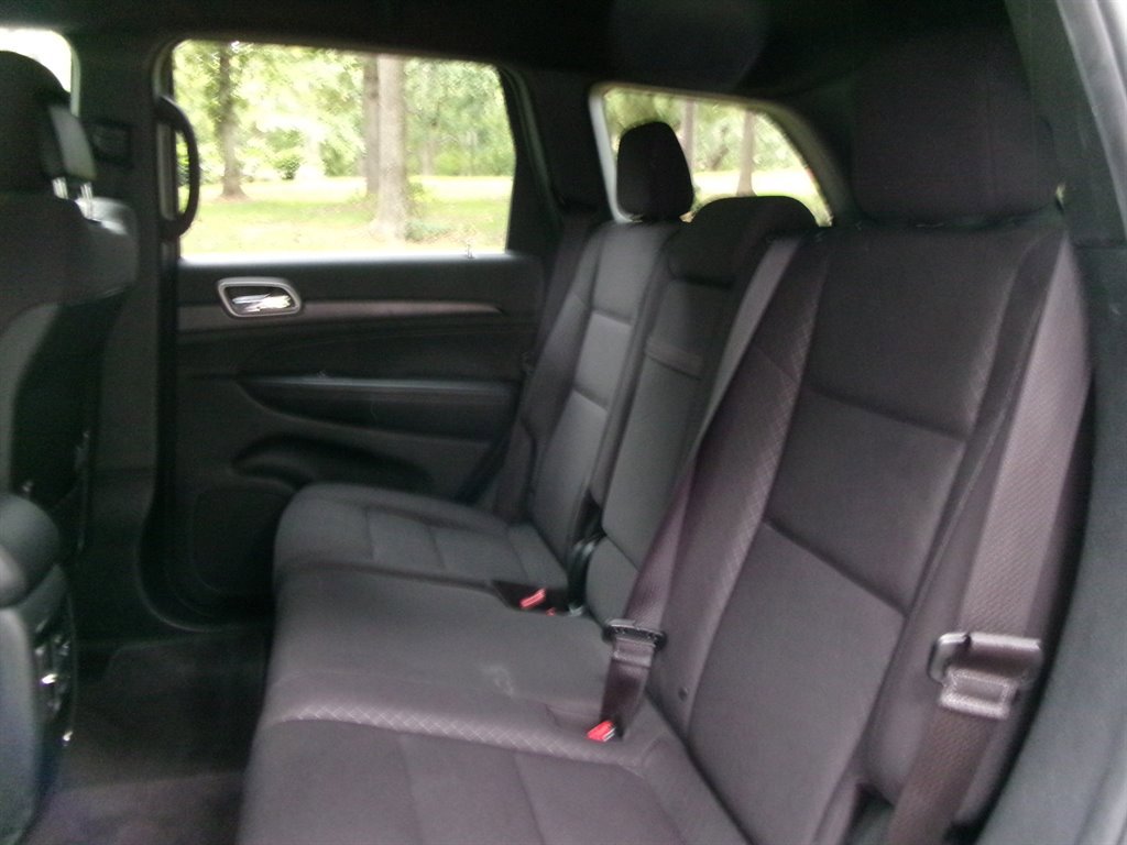 Used 2018 Jeep Grand Cherokee Laredo image 32