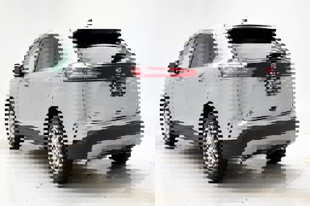 Used 2024 Ford Edge SEL image 7