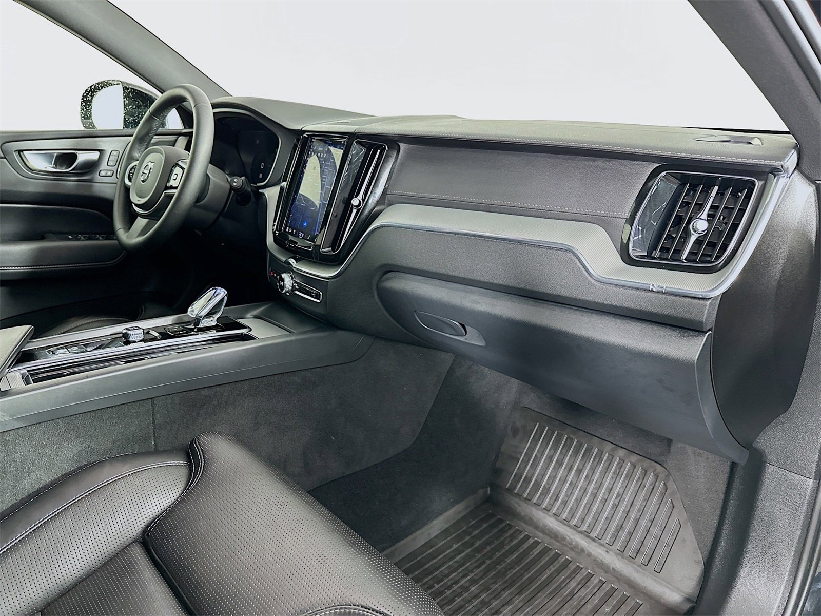 Used 2024 Volvo XC60 T8 Ultimate w/ Protection Package Premier image 31