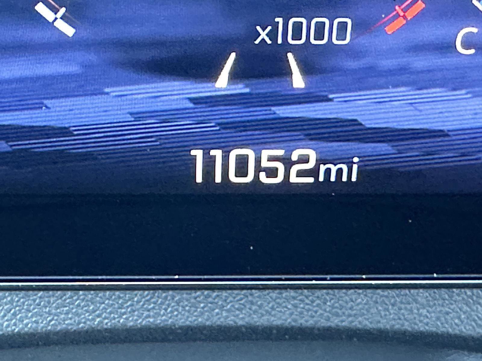 Used 2025 Chevrolet Traverse LT w/ Driver Confidence Package image 12