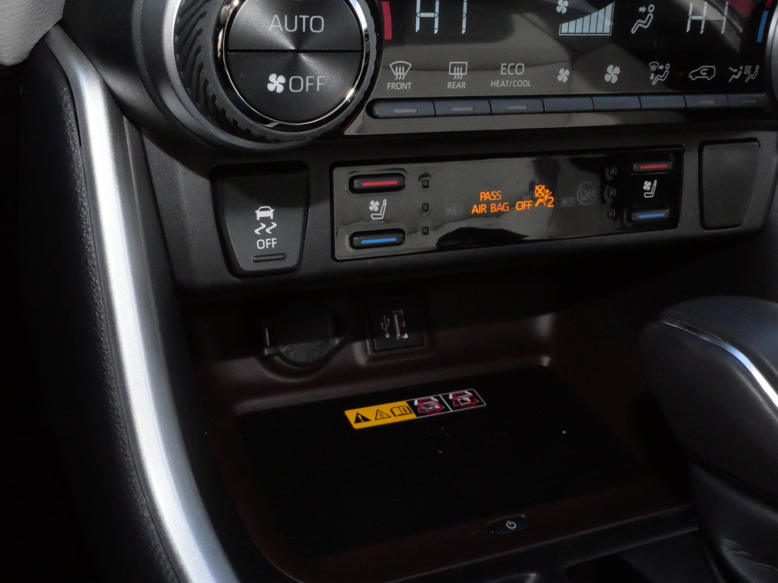 Certified 2024 Toyota RAV4 Limited w/ Advanced Technology Package AWD/4WD image 32