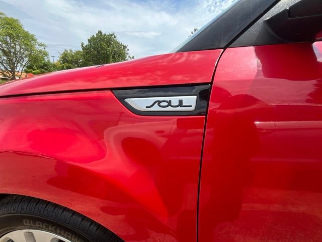 Used 2015 Kia Soul + FWD image 14