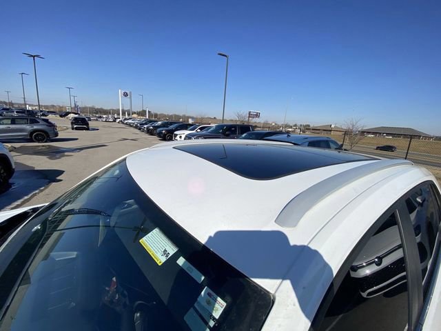 Used 2021 Volkswagen Atlas Cross Sport SE image 3