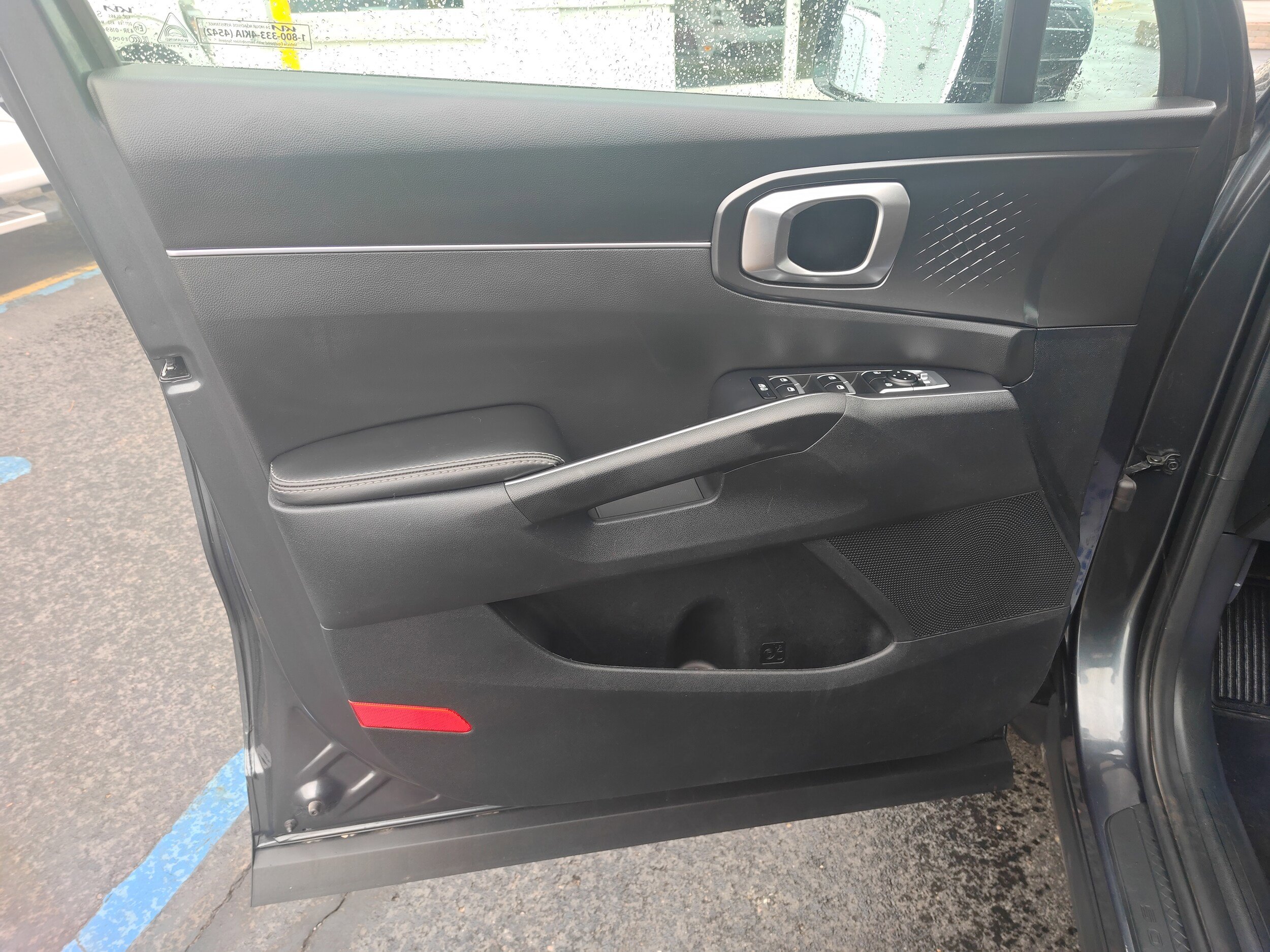 Used 2023 Kia Sorento LX FWD image 10