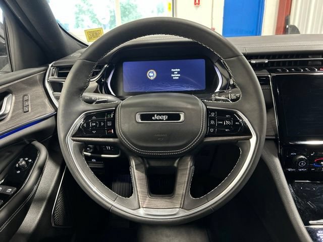 Used 2023 Jeep Grand Cherokee Overland AWD/4WD image 15