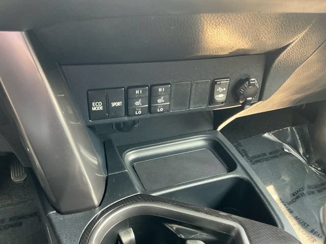 Used 2018 Toyota RAV4 SE AWD/4WD image 23